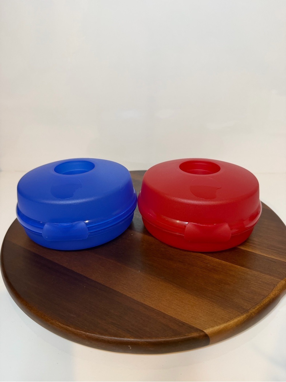 Tupperware Bagel Keeper Round Sandwich Container Set Red Blue Hinged Lunch Box